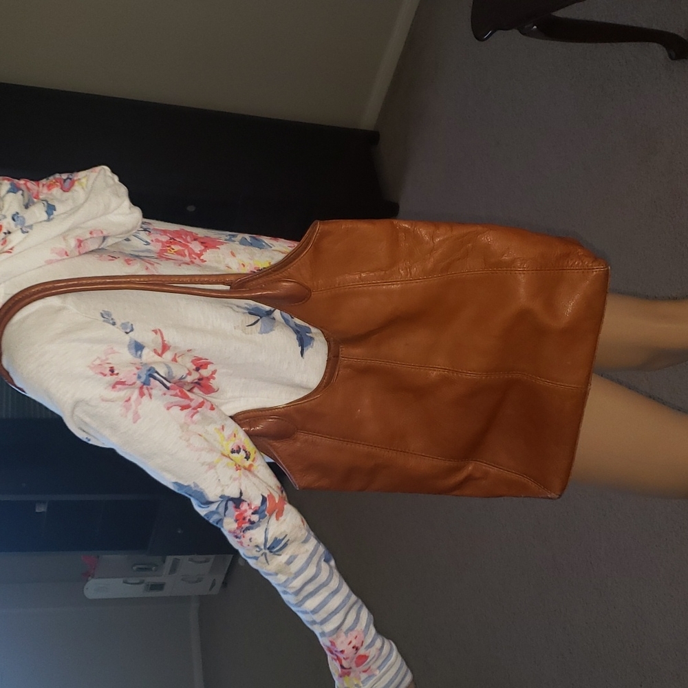 9 & Co Brownish orange leather bag magnetic button close vintage look